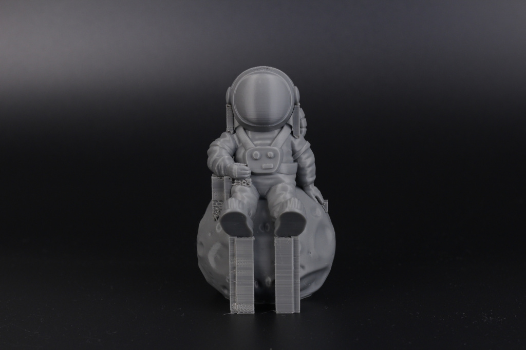 Sermoon-V1-Pro-Review-Astronaut-on-the-moon5.jpg