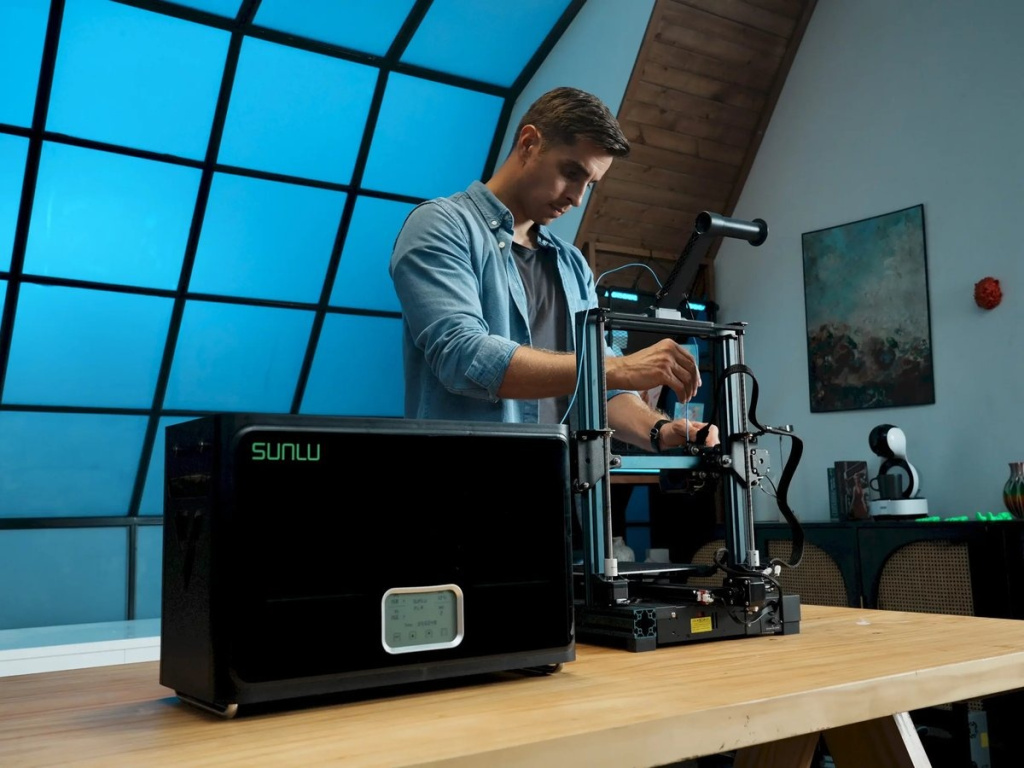 Sunlu S4 on table