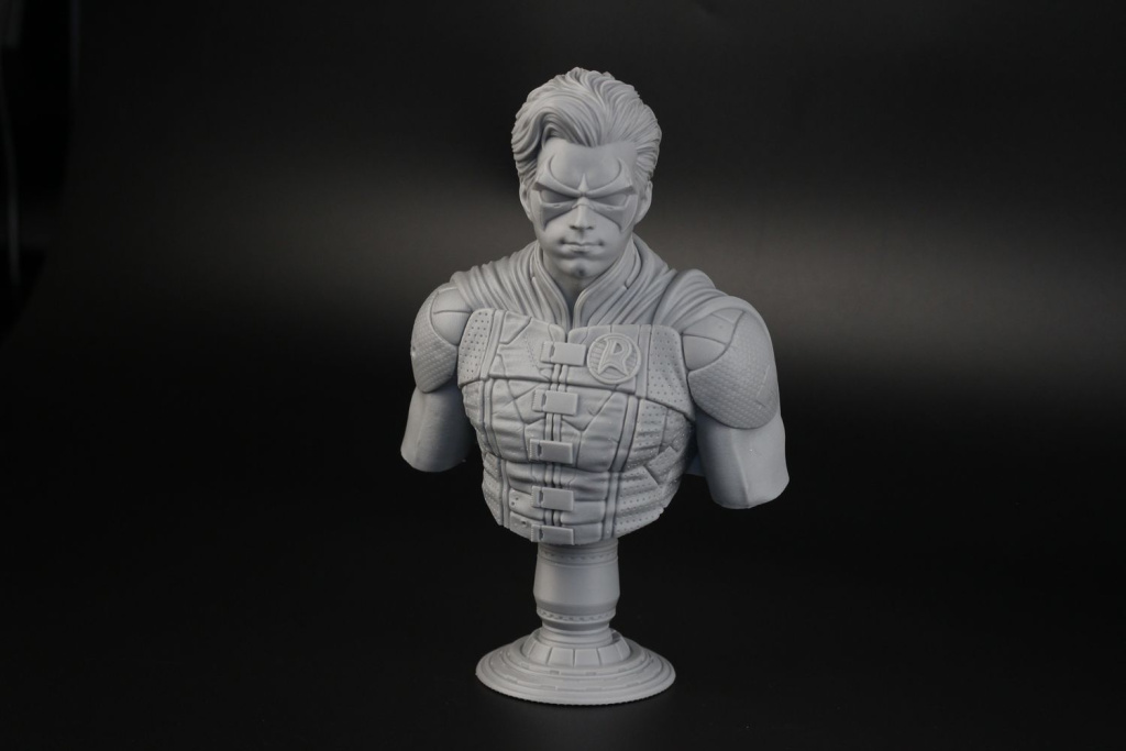 Robin-Bust-printed-on-Creality-Halot-Mage-Pro1.jpg