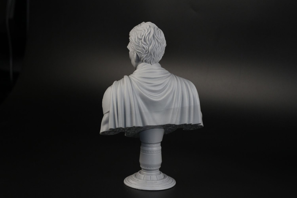 Robin-Bust-printed-on-Creality-Halot-Mage-Pro5.jpg